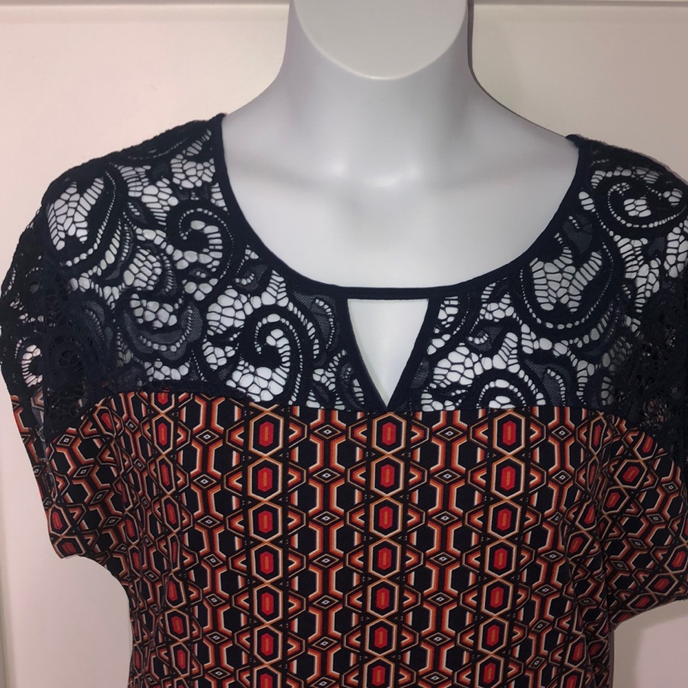 Women’s Keyhole Blouse - Picture 2 of 6